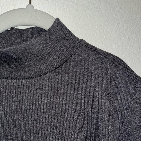 ZARA Mock Neck Ribbed Quarter Sleeve Fitted Tee Shirt Gray • Size Small - Picture 3 of 4